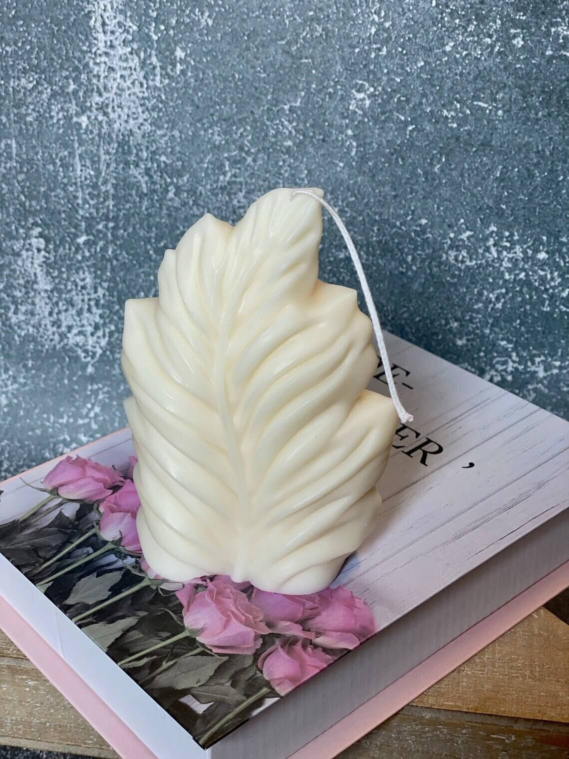 Minimalist Feather Sculpture Candle – Hand-Poured Soy Wax | 15 Scents